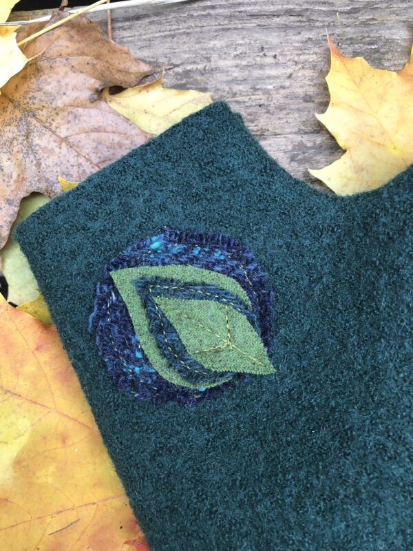 Mitaines longues 100% mérinos, laine bouillie verte motif "paon". – Image 2
